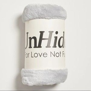 Unhide Lil’ Marsh Faux Fur Throw Blanket Silver Fox Rare Discontinued Color